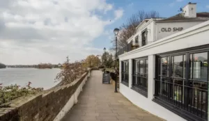 Romantic pub in Chiswick